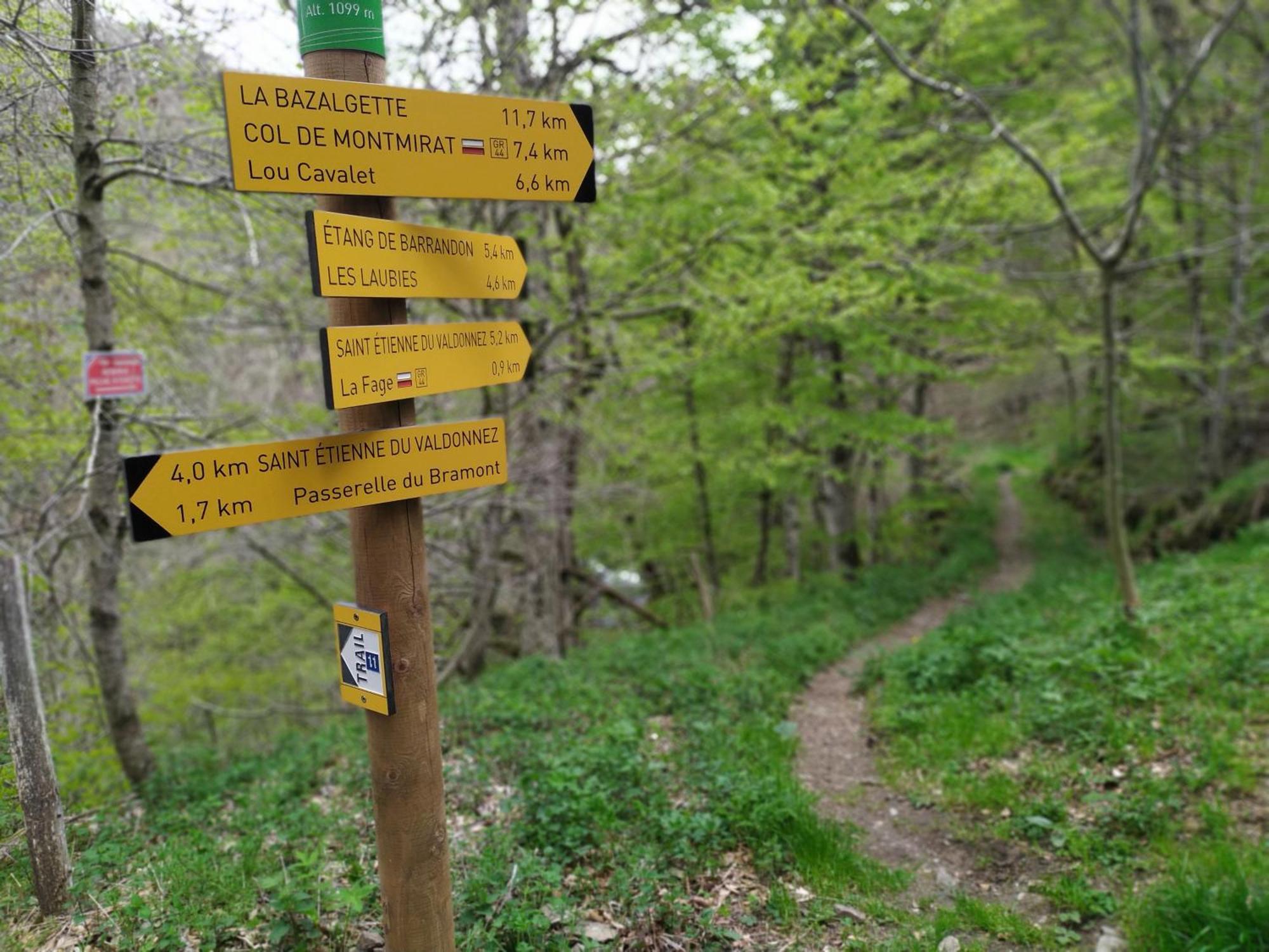 Gites La Boletiere Saint-Étienne-du-Valdonnez Екстериор снимка